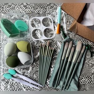 Makeup Brushes and tools Set, 22 piece, limited Jade Green, Thai Resort Spa, NEW